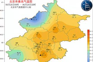 表现如何？马宁半场合集：果断判罚点球，出示2黄